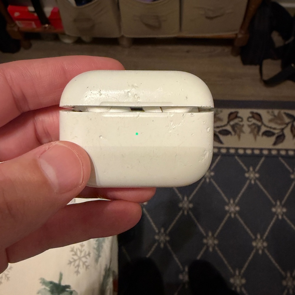 Damaged Apple AirPods Pro 2nd G Wireless Earbuds & Case(Comes W/Case & Charger)